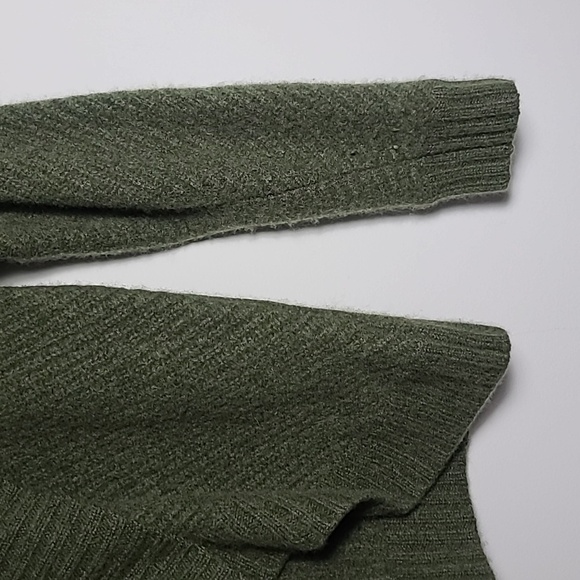 SAKS FIFTH AVENUE 100% Cashmere Wrap Hem Mock Neck Green Sweater Size Medium - Picture 2 of 16